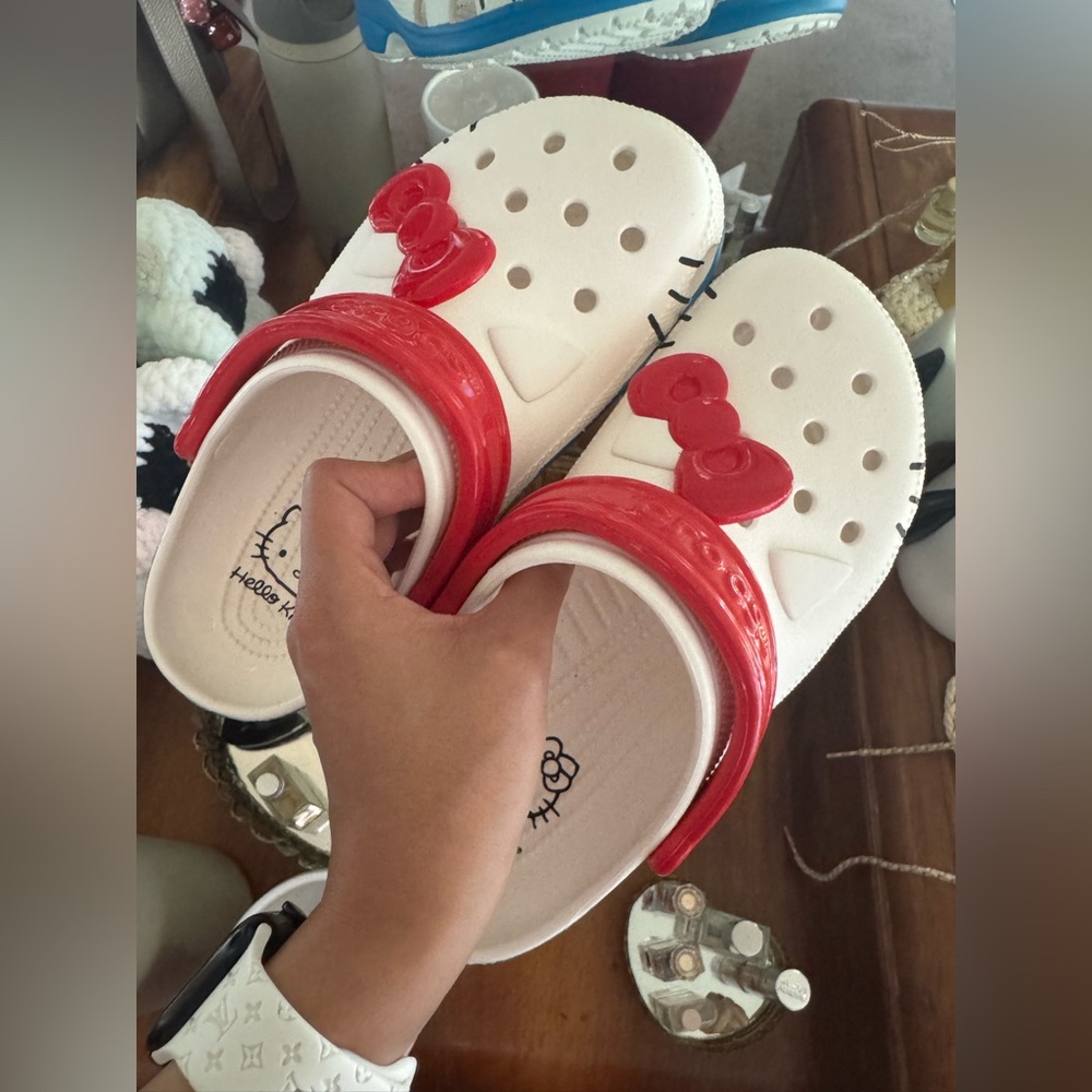 Hello Kitty Crocs